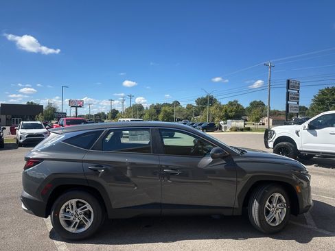 New 2026 Hyundai Tucson SE image 9