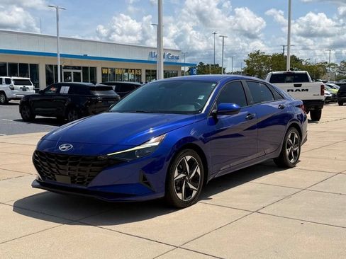 Used 2023 Hyundai Elantra SEL w/ Convenience Package FWD image 7