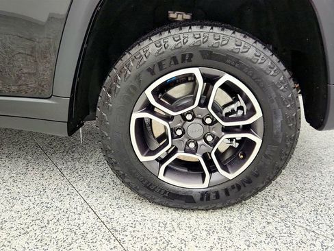 Used 2024 Jeep Grand Cherokee Trailhawk image 9