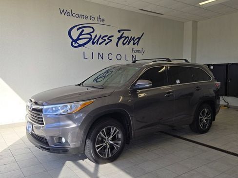 Used 2016 Toyota Highlander XLE AWD/4WD image 1