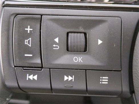 Used 2021 Nissan Rogue SV w/ Premium Package image 25