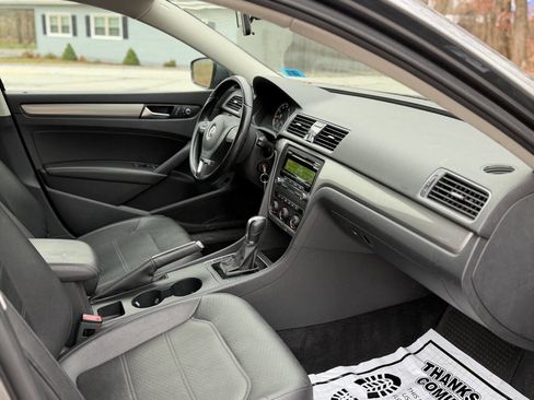 Used 2015 Volkswagen Passat 1.8T Wolfsburg Edition image 16