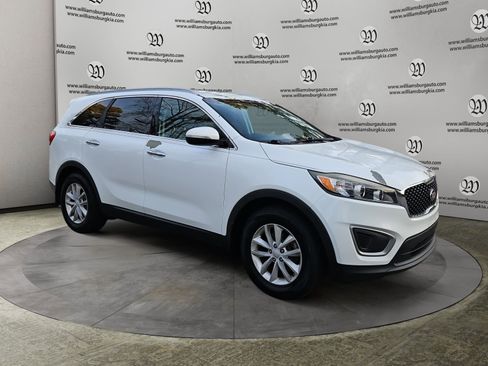 Used 2016 Kia Sorento LX w/ LX Convenience Package image 7