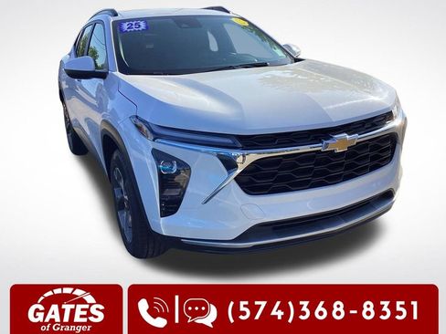 Used 2025 Chevrolet Trax LT w/ LT Convenience Package FWD image 1