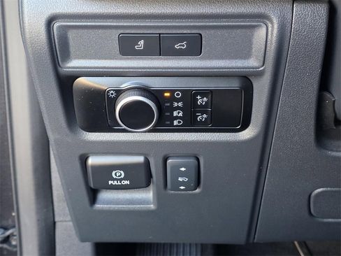 Used 2024 Ford Expedition XLT image 30