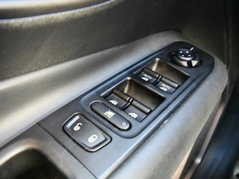 Used 2023 Jeep Renegade Latitude AWD/4WD image 19