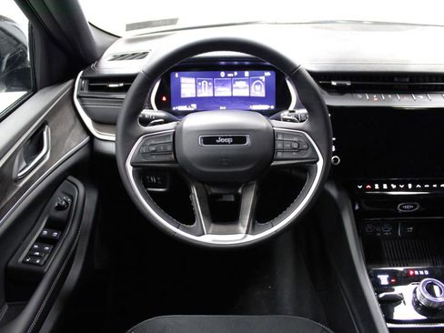 New 2026 Jeep Grand Cherokee Laredo image 12