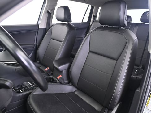 Used 2018 Volkswagen Tiguan SE AWD/4WD image 5