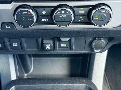 Used 2022 Toyota Tacoma SR5 w/ Technology Package AWD/4WD image 16