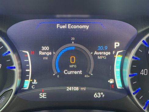 Used 2025 Chrysler Pacifica Select image 23