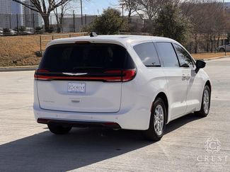 Used 2024 Chrysler Pacifica Touring-L video 3