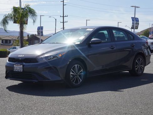 Used 2024 Kia Forte LXS w/ LXS Technology Package FWD image 2