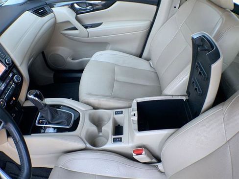 Used 2018 Nissan Rogue SL w/ Premium Package image 21