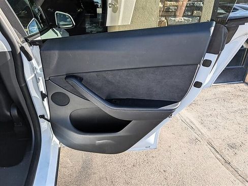 Used 2022 Tesla Model Y Performance AWD/4WD image 27