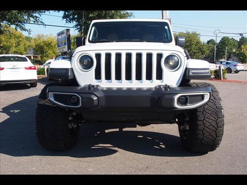 Used 2018 Jeep Wrangler Unlimited Sahara image 12