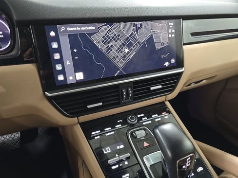 Used 2023 Porsche Cayenne AWD/4WD image 14