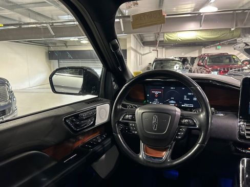 Used 2020 Lincoln Navigator L Reserve w/ Luxury Package AWD/4WD image 24