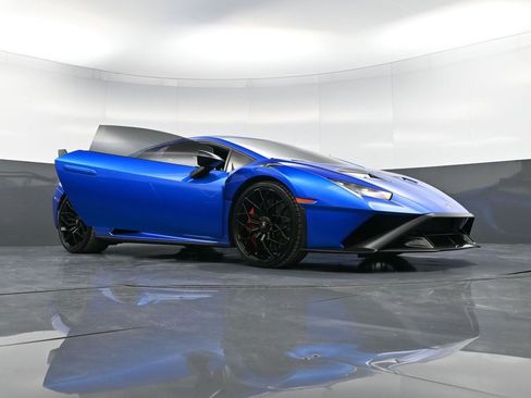 Used 2024 Lamborghini Huracan STO image 40