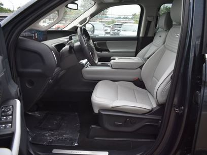 Used 2025 Ford Expedition Platinum w/ Platinum Ultimate Package