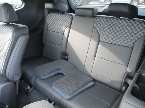 New 2025 GMC Acadia Denali image 15