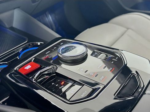 Used 2025 BMW M5 w/ Carbon Package image 18