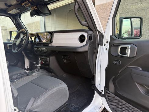 Used 2024 Jeep Wrangler Unlimited w/ Convenience Group AWD/4WD image 16