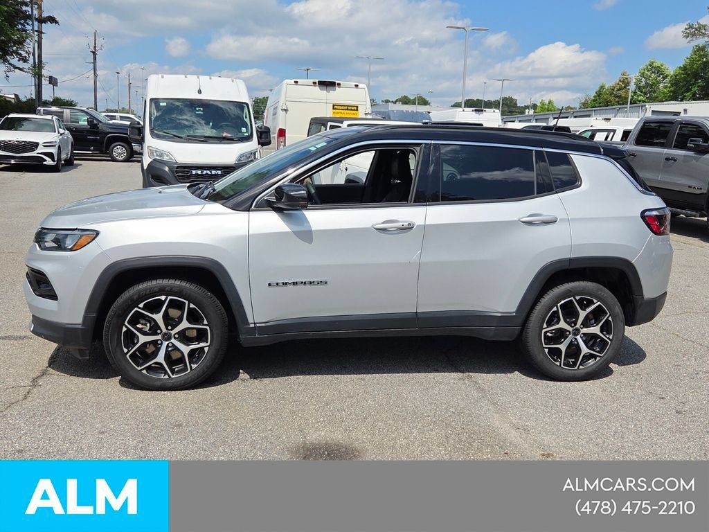 Used 2025 Jeep Compass Limited AWD/4WD image 4