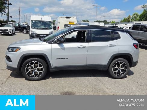 Used 2025 Jeep Compass Limited AWD/4WD image 4