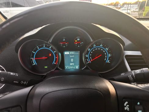 Used 2014 Chevrolet Cruze LT image 12