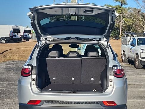 New 2026 Jeep Compass Latitude image 18