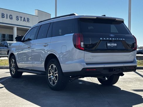 New 2026 Ford Expedition Active image 8