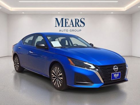 Used 2025 Nissan Altima 2.5 SV FWD image 7