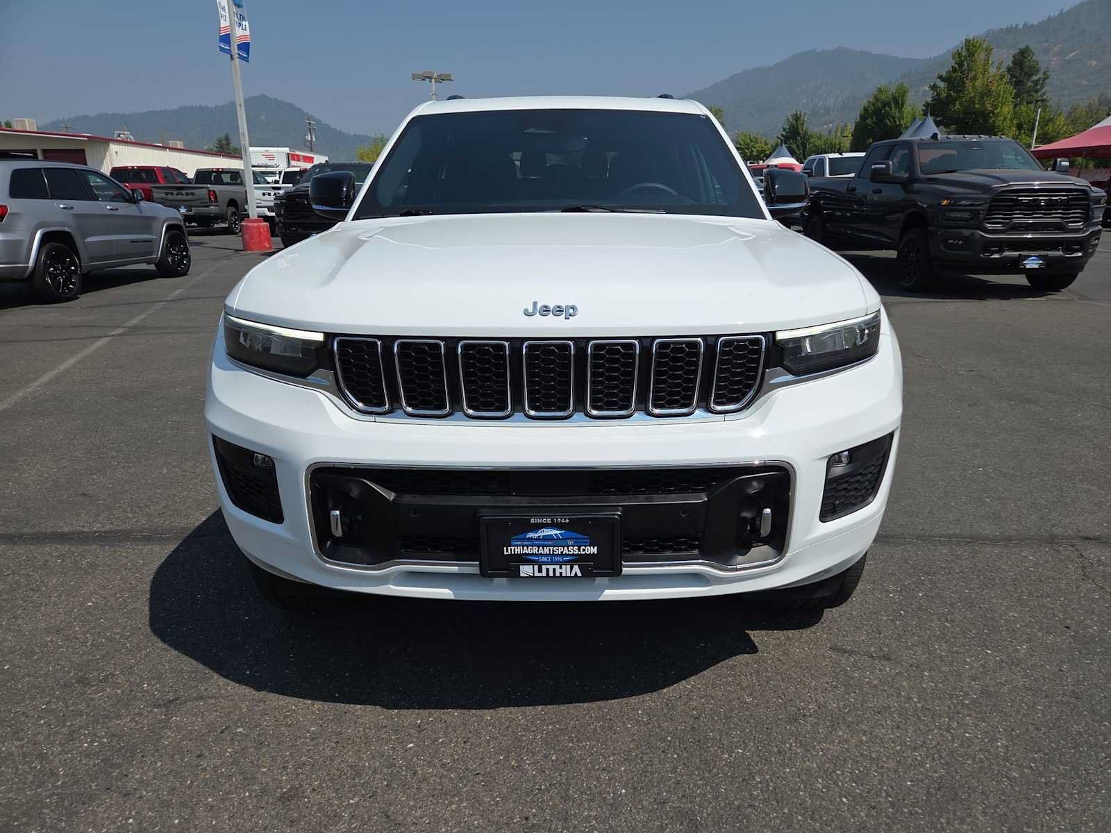 Used 2023 Jeep Grand Cherokee L Overland w/ Rear Seat Video Group I AWD/4WD image 14