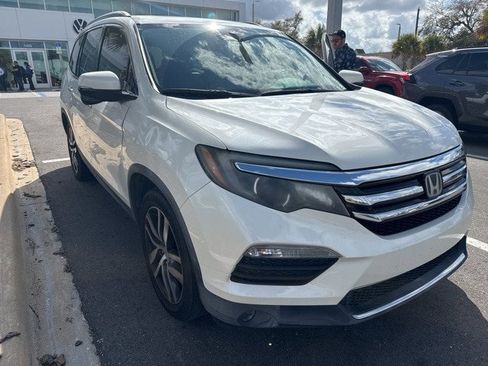 Used 2017 Honda Pilot Touring image 1