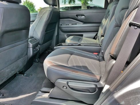 Used 2023 Nissan Pathfinder Platinum AWD/4WD image 18