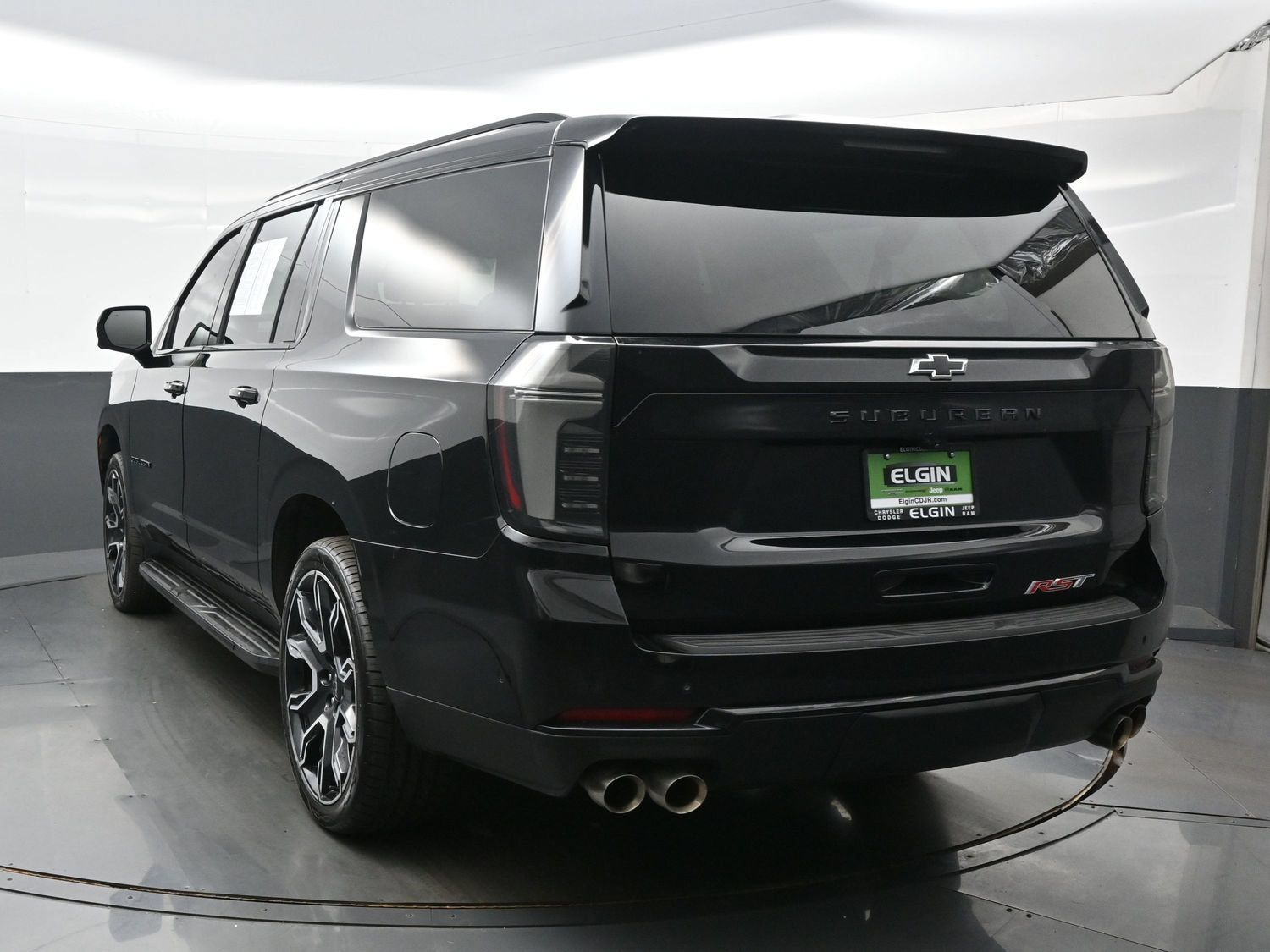Used 2025 Chevrolet Suburban RST w/ RST Capability Package AWD/4WD image 5