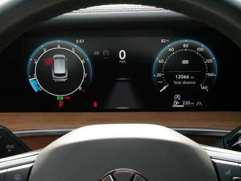 Certified 2025 Volkswagen Tiguan SEL R-Line AWD/4WD image 21