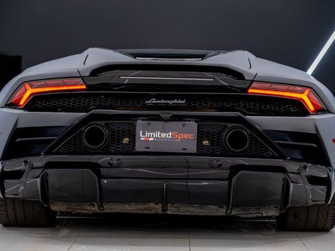 Used 2020 Lamborghini Huracan EVO image 17