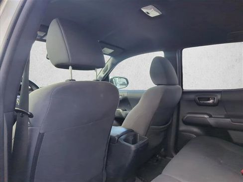 Used 2017 Toyota Tacoma TRD Sport w/ Tow Package (A/T) image 15