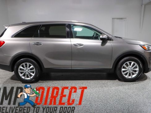 Used 2017 Kia Sorento L image 6