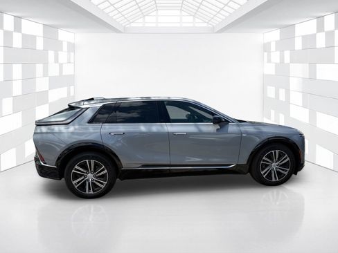 Used 2024 Cadillac Lyriq Luxury RWD image 8