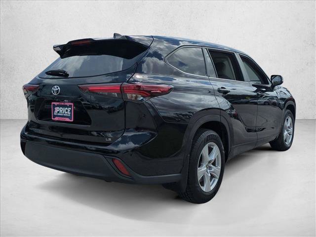 Used 2024 Toyota Highlander LE FWD image 5