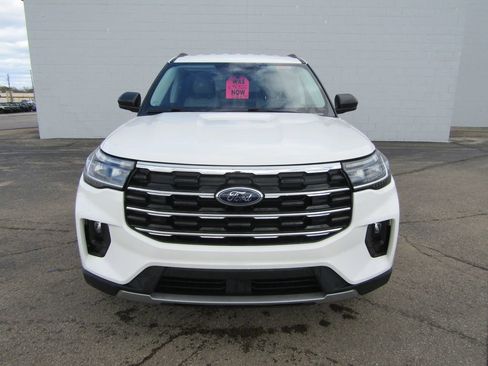 Used 2025 Ford Explorer Active w/ Active Comfort Package AWD/4WD image 3