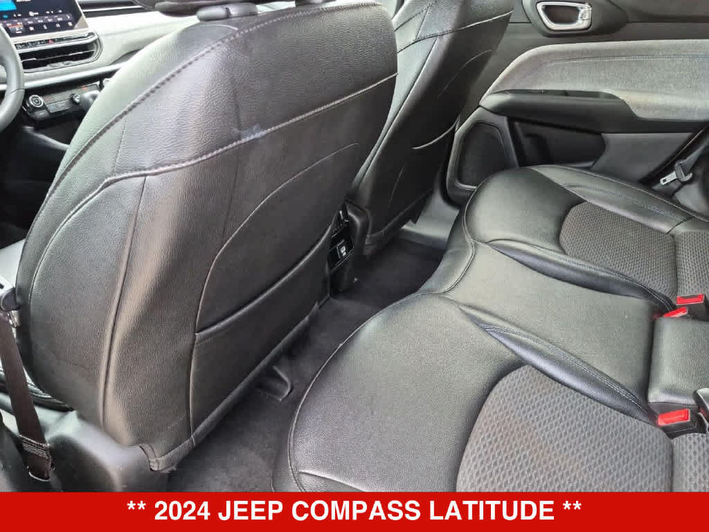 Used 2024 Jeep Compass Latitude AWD/4WD image 18