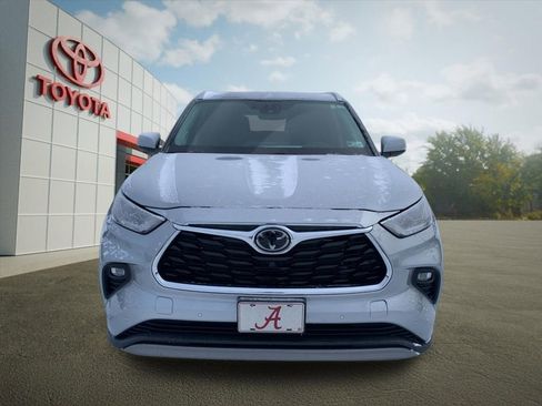 Used 2023 Toyota Highlander Platinum image 8