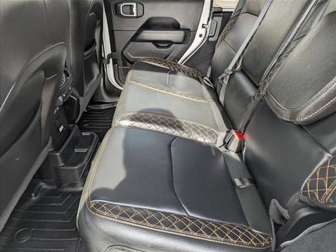 Used 2022 Jeep Wrangler Unlimited Sahara image 19