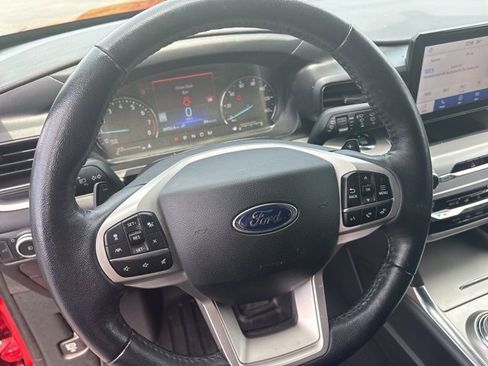 Used 2021 Ford Explorer XLT w/ Equipment Group 202A image 9