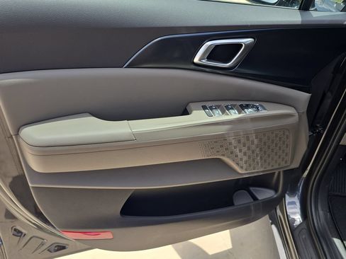 New 2027 Kia Carnival FWD image 18