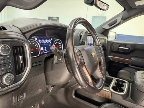 Used 2022 Chevrolet Silverado 1500 High Country w/ Technology Package image 13
