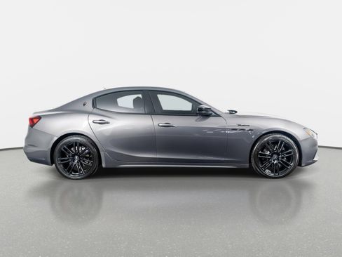 Used 2023 Maserati Ghibli Modena Q4 AWD/4WD image 3